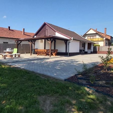 Feszty-Feszek Vendeghaz Apartment Tiszafured Exterior photo